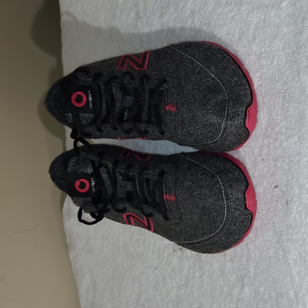 NEW BALANCE SNEAKERS